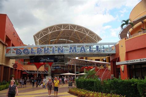 premium outlets miami airport.